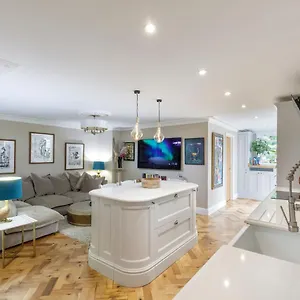 Apartment Luxurious With Hot Tub, Brighton